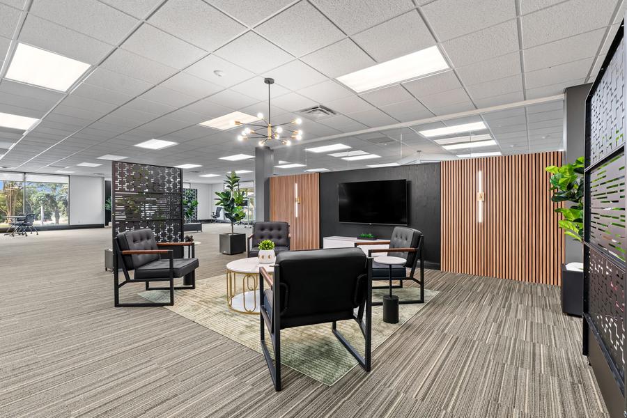Salon Lounge — Presentation Wall